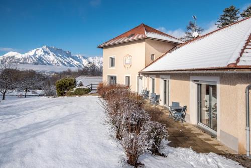 "La Combe Fleurie" Appartements & Chambres