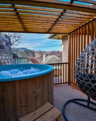 La Côte 26 - Restored Saxon Style House in the Old Town with Jacuzzi and Private Parking