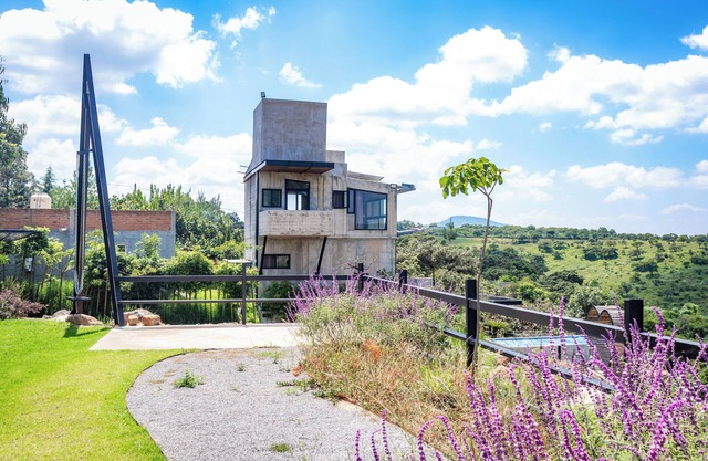 LA CUMBRE FARM