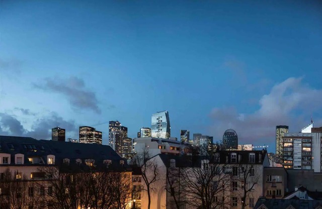 La Défense view, Contemporary, all comforts.
