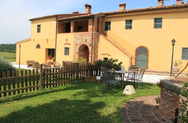 La Dolce Vita in Tuscan farmhouse
