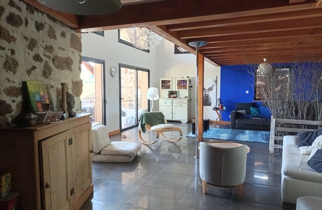 La Grange, family home for 15 with swimming pool