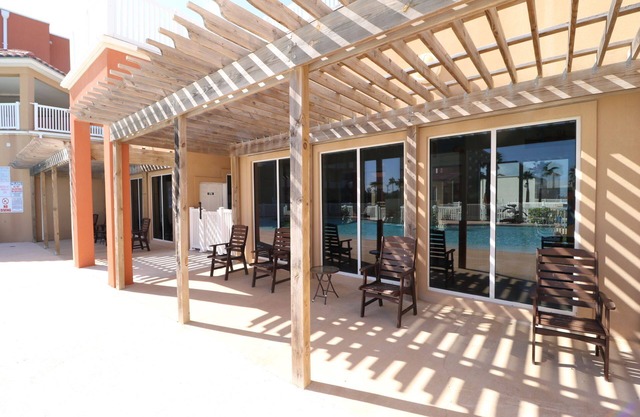 La Isla Condominiums by Cheap Getaway