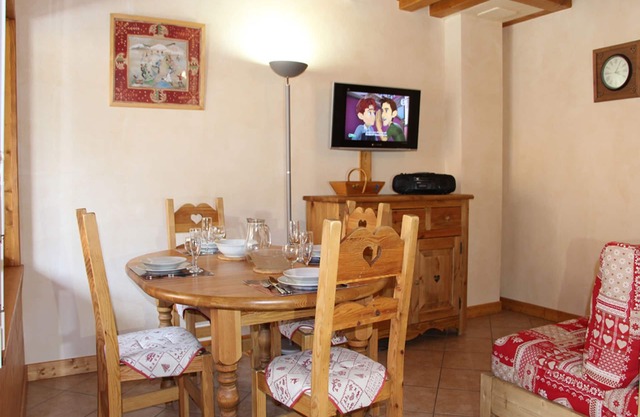 La Lauzière 3-room apartment 55 m2 200 m from the free bus stop and 300 m from the ski lift