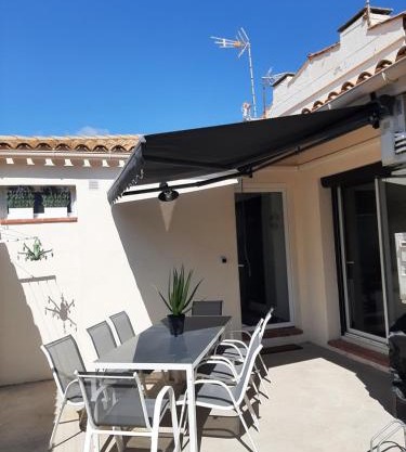 La Leucatine classée 4 étoiles, 2 chambres ,1 canapé convertible dans le salon et 2 salles d'eau
