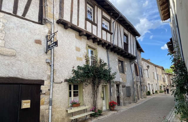 La Maison Bancale, Medieval house in stunning village, with great restaurants!