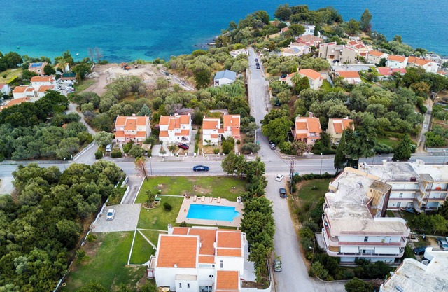La Maison Blanche - Relaxing villa with private outdoor pool.