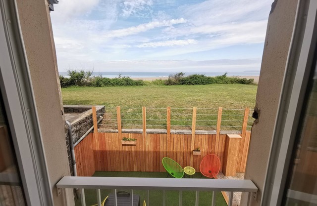 La maison bleue du surfeur face à la mer 6 persons
