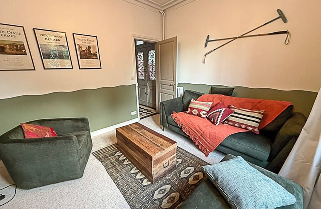La Maison du 18, Charming B&B for 1 to 6 people in the heart of Chantilly