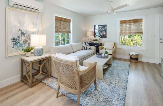 ~LA MAISONNETTE~ Gated condominium 1 block from the allure of Duval Street.