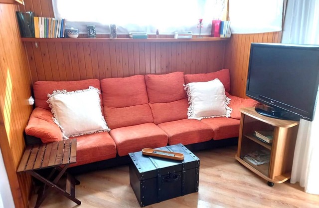 LA MOLINA III - Three Bedroom Apartment, Sleeps 6