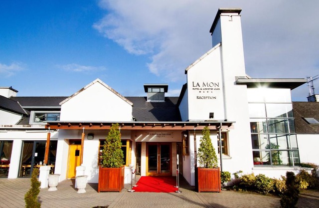 La Mon Hotel & Country Club