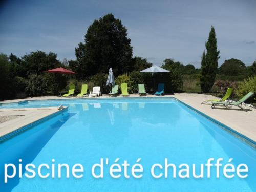 La Petite Grange gîte climatisé plain-pied 3 chambres 5 personnes 2 toilettes parking WIFI piscine chauffée animaux acceptés Gîte en pleine nature