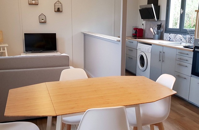 La petite maison dans la prairie, Monbalen 3*, Monbalen 3*, Monbalen 3*, Monbalen 3*, Monbalen 3*.