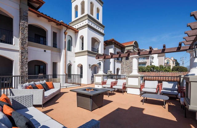 La Quinta Inn & Suites by Wyndham Santa Cruz