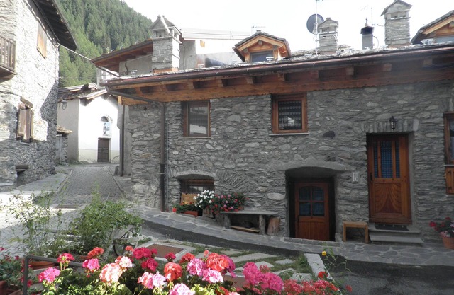 LA THUILE typical mountain house-70m2 - 2/4 pers. Two bathrooms. Recently refitted