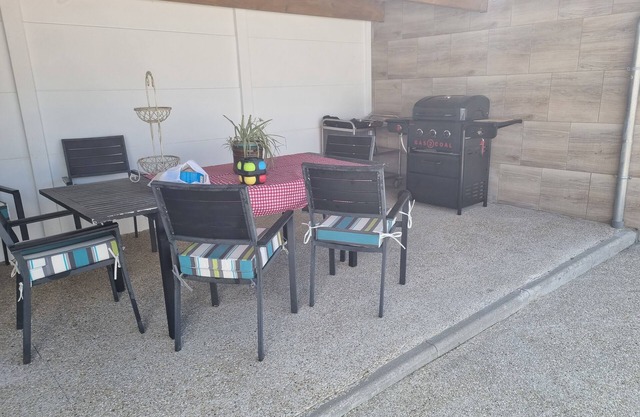 LA VILLA MARCELLE, pets welcome, 45 MN from Paris Nord by TGV,