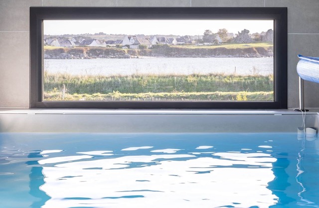 "La Villa sur la Baie", beach access, indoor pool 29°C and magnificent view!