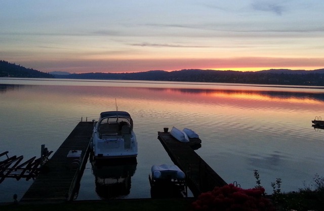 Lady Blue on Lake Washington, paradise awaits you!