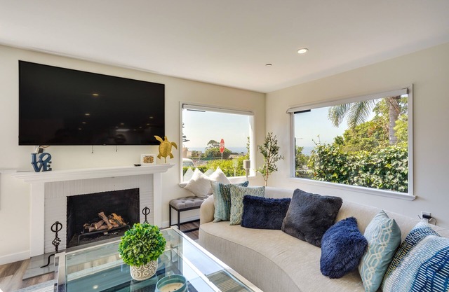 Laguna Beach Escape w/Hot Tub & Ocean Views!