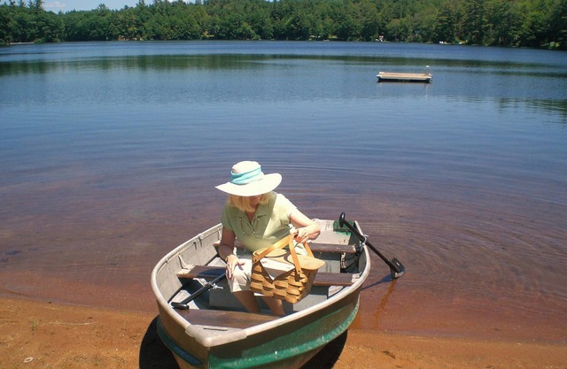 Lake Cottage 1-bedroom, Peaceful, Includes Boat, Kayak, Fishing, Swimming, Wi-Fi