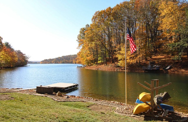 Lake Dreams, A Luxury 5-Bedroom Lakefront Home with Hot Tub