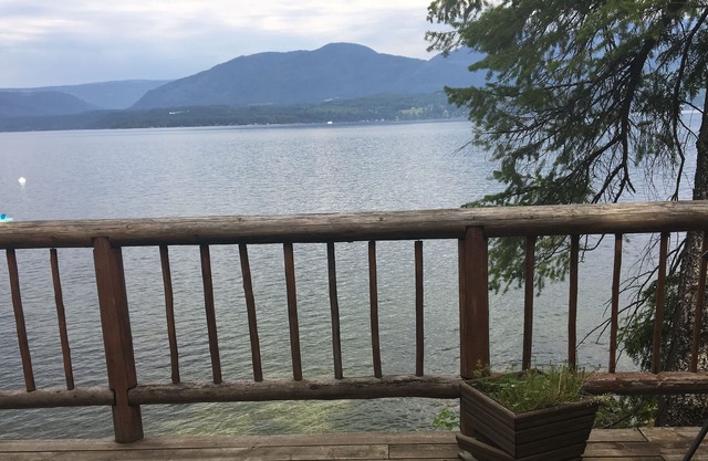 Lake front Cabin on Private secluded road