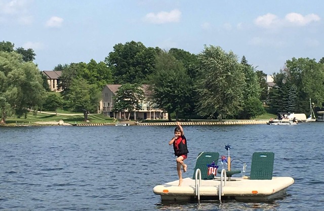 Lake Front Cottage on Woodland Lake with private beach, boat and jet ski docks.