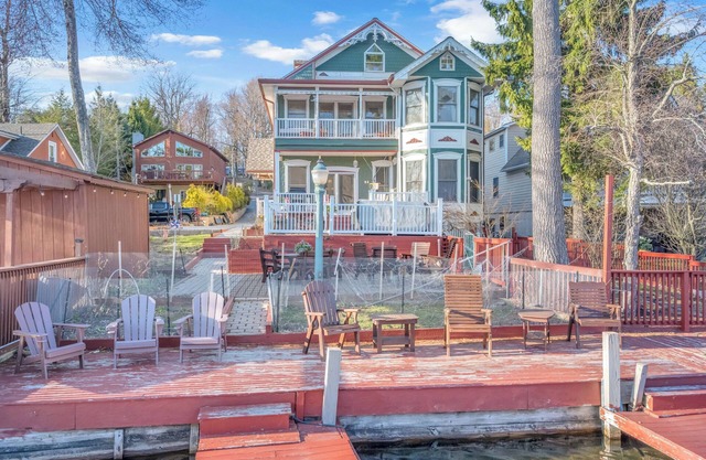 Lake Front, Game/Gym/Sauna Room, Pool Table, Hot Tub, 2 Kitchens, Near Slopes