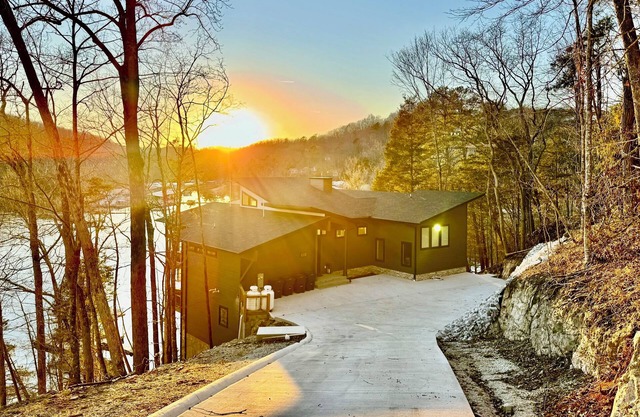 Lake Front Luxury - Norris Lake - Private Dock w/Slide