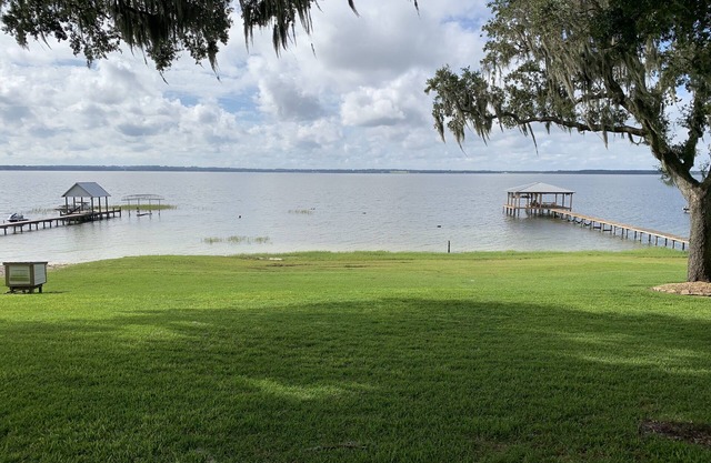 Lake front on North shore of Lake Weir, Florida (it is NOT a duplex/2 entries)