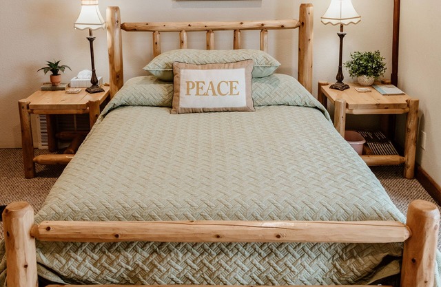 Lake Front Rustic Suite Rental