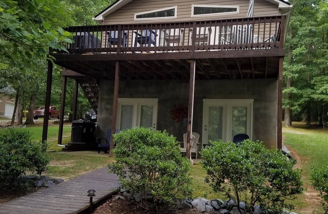 Lake Gaston Waterfront Cottage Sleeps 6 with private Boathouse