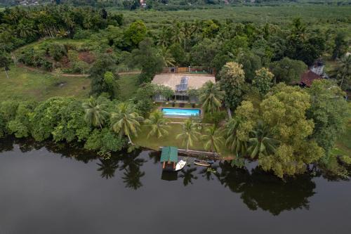 Lake Hideaway