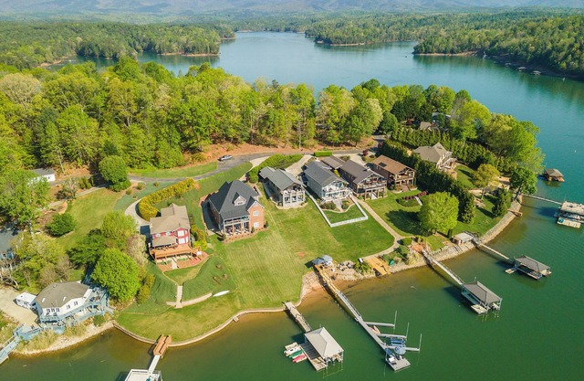 Lake Home – 3BR, 2 Balconies & Stunning Views from Private Waterfront Deck