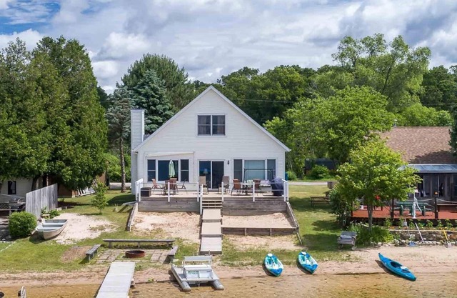 Lake Home/Sandy Bottom-Pedal Boats/Kayaks/AC/Xfinity Cable/High Speed Internet