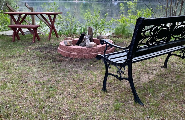Lake house 30 minutes from Wisconsin Dells. Includes Kayaks and bikes.