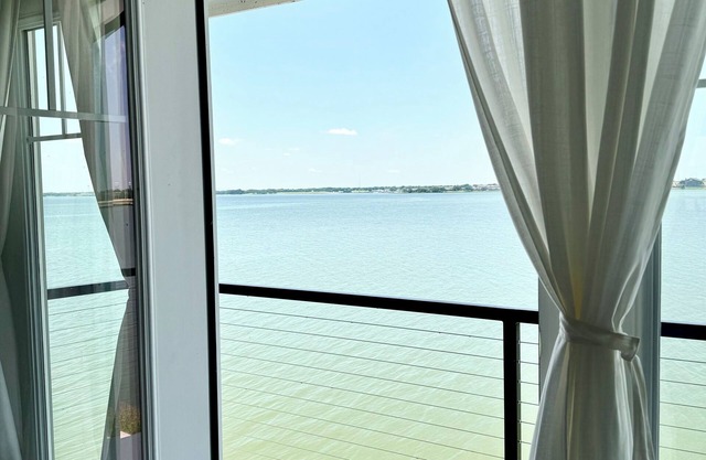 Lake house in Rowllet