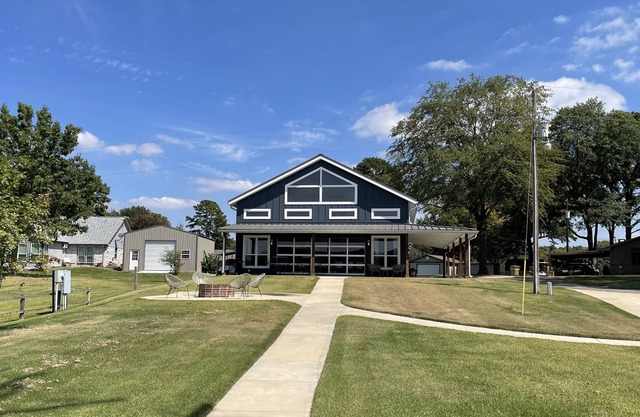 Lake House on Bob Sandlin