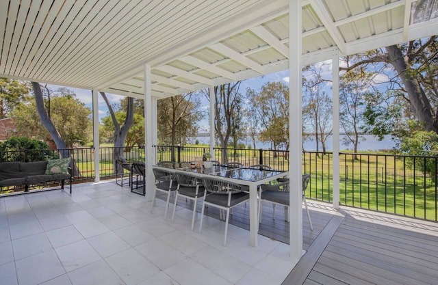 Lake House on Panorama Refined Waterfront Living