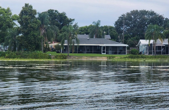 Lake House on the LEGOLAND Chain-of-Lakes with Private Pool, Beach and Boat Dock