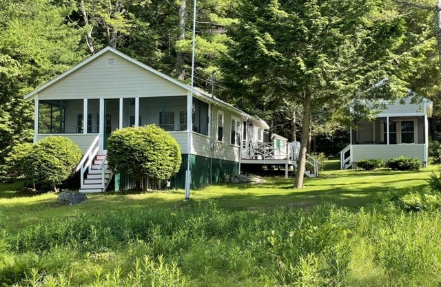 Lake house with beach access (newly renovated)
