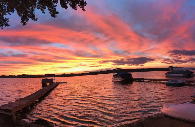 Lake House with Sandy Beach and Amazing Sunsets