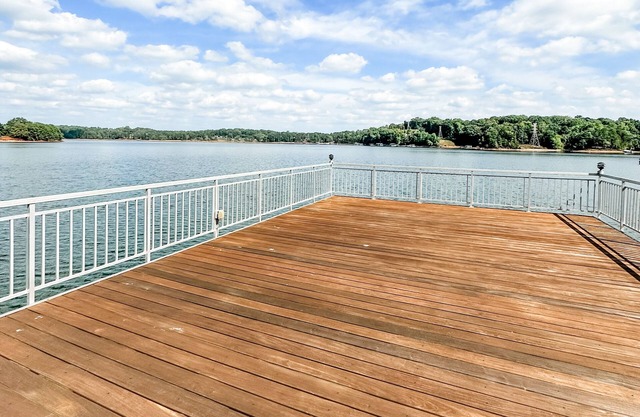 Lake House with Stunning views & Boat dock access, easy walk to lake