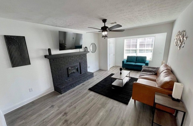 Lake Lanier Haven | Close to ATL | Stylish & Fun!