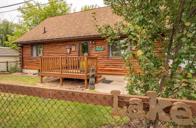 Lake Living in the heart of Twin Cities~Quiet, Relaxing Getaway~