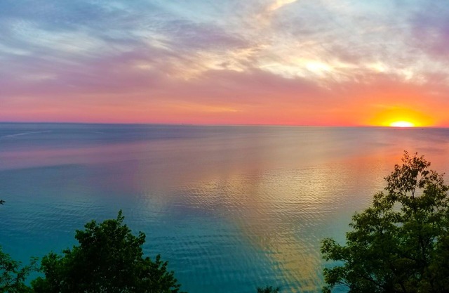Lake MI Cottage w/105' of Private, Sandy Beach. Sept/Oct. Availability.