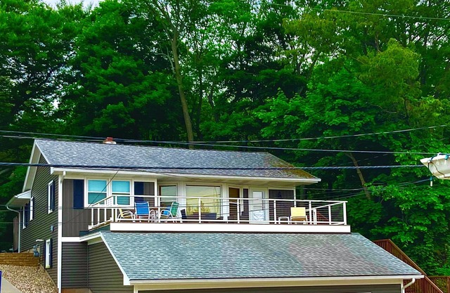 Lake Michigan Cottage situated between Grand Haven and Holland