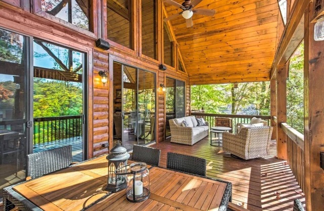 Lake Nottely Lakefront Log Cabin! *Hot Tub* Dock*Fire Pit*