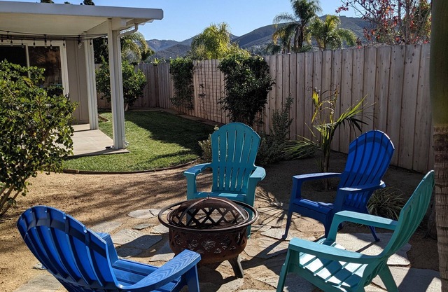 Lake San Marcos Gem. Walking Distance to Lake, Dining and Golf!